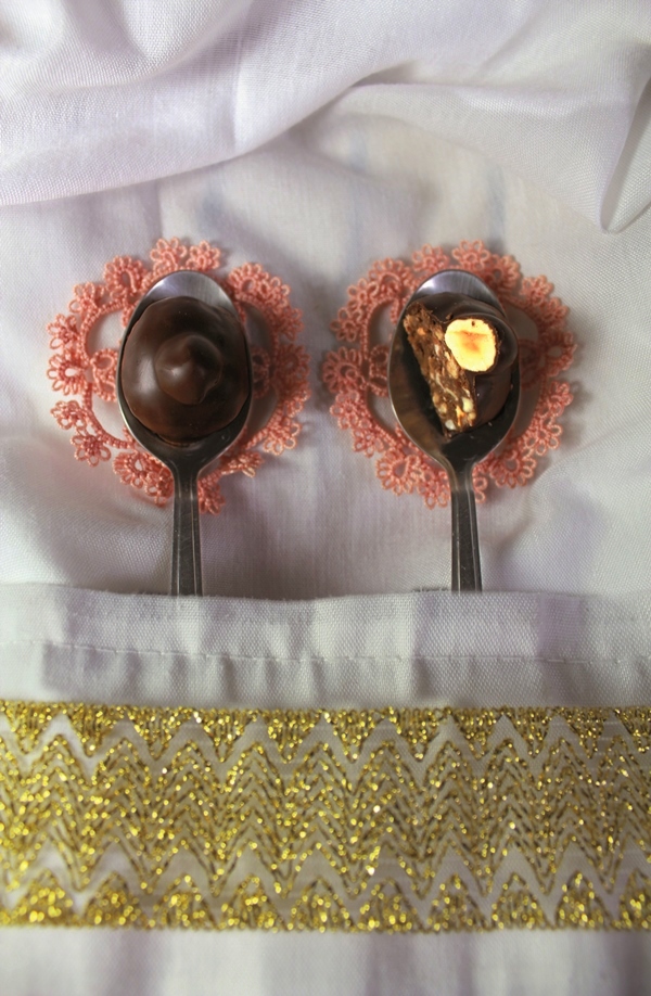 Cioccolatini con le nocciole fatti in casa_fotografia di Cristina Principale per il CALENDARIO GODOCOLDOLCE 2015